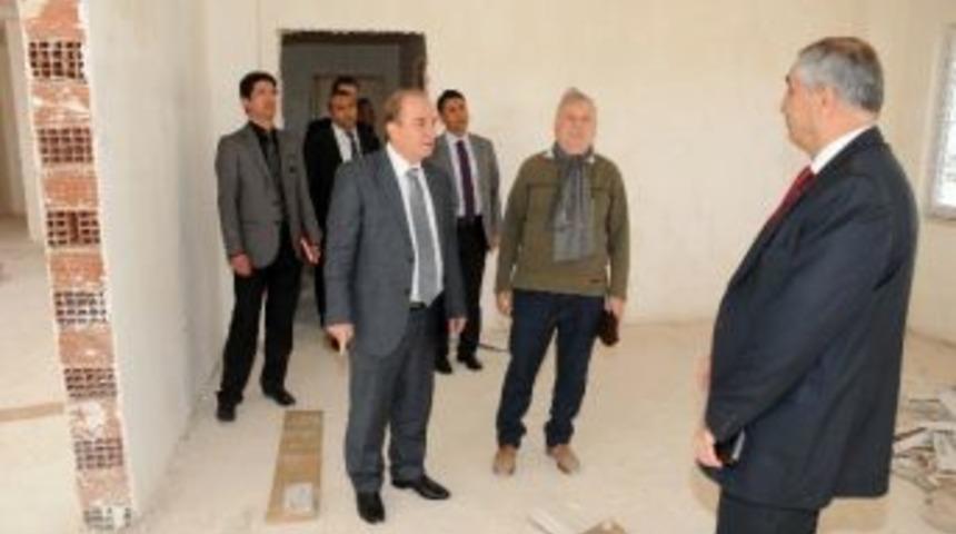 Vali &Ouml;zt&uuml;rk, Aşure Etkinliğine Katıldı