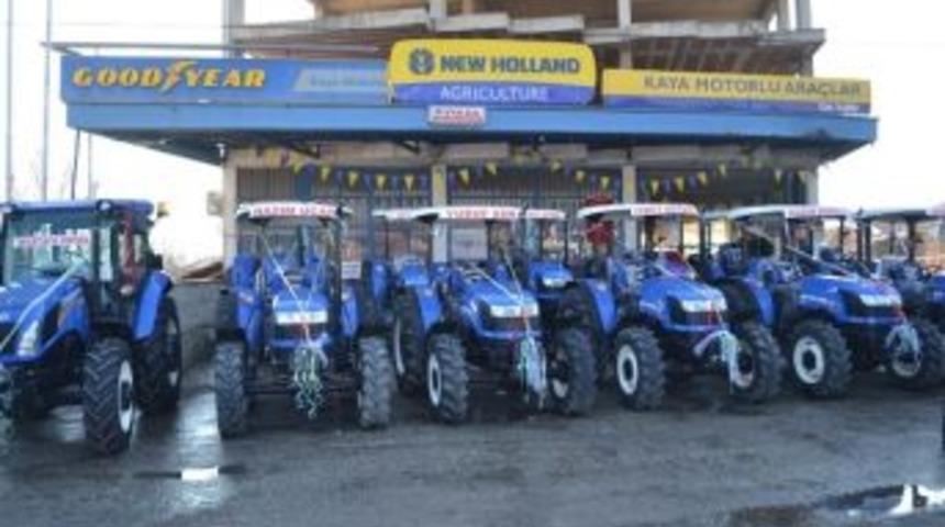 Kula'da Hibe Destekli Trakt&ouml;rler Dağıtıldı