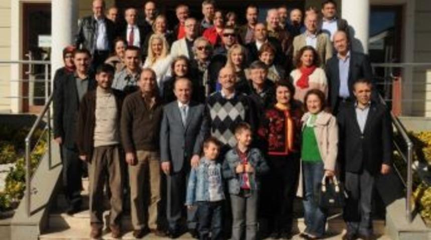 Vali &Ouml;zt&uuml;rk Antalya Sağlık Turizmi Derneği İle Bir Araya Geldi