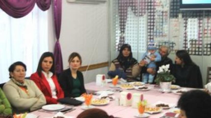 G&ouml;n&uuml;l El&ccedil;ileri Ezine De Buluştu