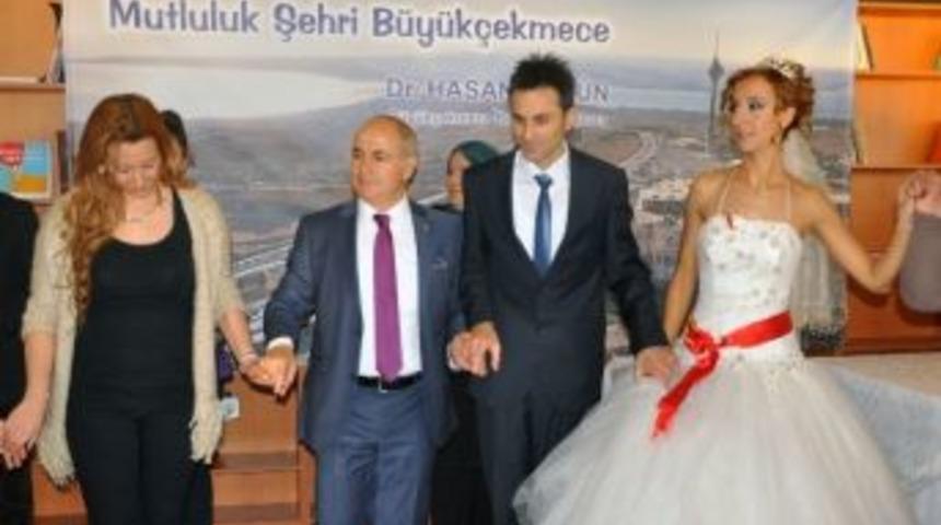 Başkan, &Ouml;nce Nikah Kıydı Sonra Horon Tepti