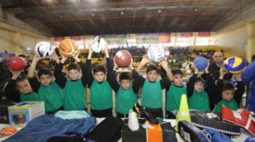 Gebze'de Amat&ouml;r Spor Kul&uuml;plerine Yardım