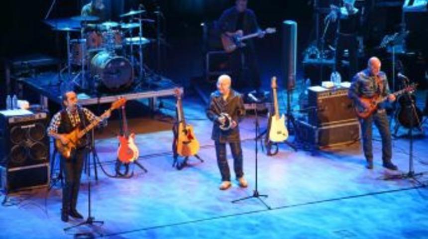 MFÖ, Bahçeşehir'de Hayranlarıyla Buluştu