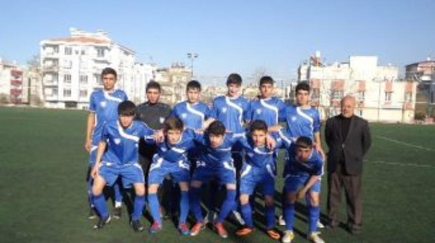 Şahinbey Belediye Altyapı Futbol Takımı Liderliğini S&uuml;rd&uuml;r&uuml;yor