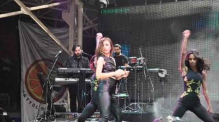 D&ouml;rtyol'da "g&uuml;lşen" R&uuml;zgarı Esti