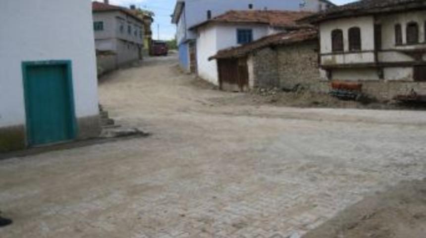 28 K&ouml;ye 6 Bin 400 Metrekare Parke Taşı