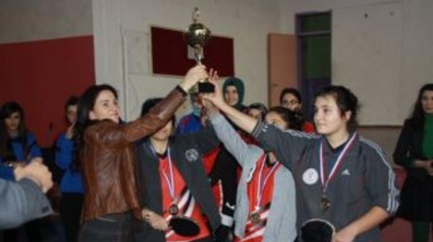 &Ccedil;ubuk&rsquo;ta Masa Tenisi Turnuvası &Ouml;d&uuml;lleri Sahibini Buldu