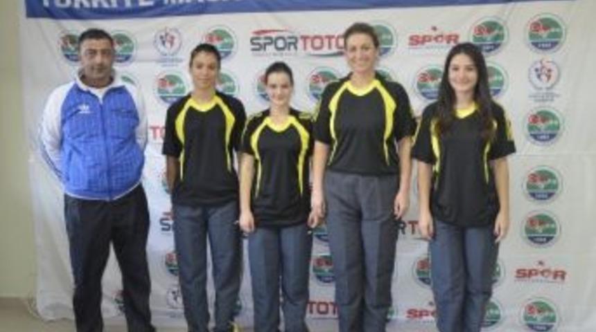 Hakkarili Bayan Tenis&ccedil;ilerden B&uuml;y&uuml;k Başarı