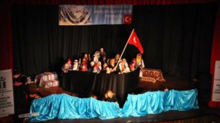 'Ve Kadınlar Yeniden' Oyunu Sahnelendi