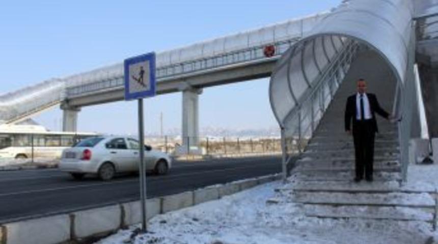 Üst Geçit Için Teşekkür Edip, Asansör Istediler