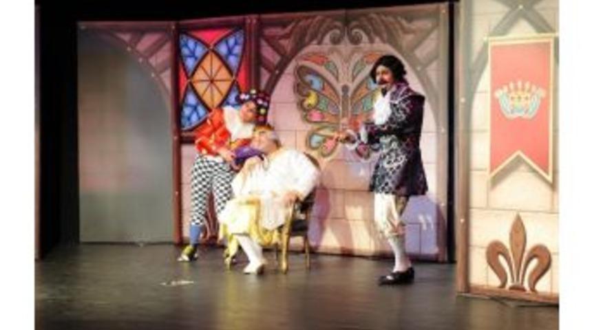 B&uuml;y&uuml;kşehir Bin 300 &Ccedil;ocuğu Tiyatroyla Buluşturdu