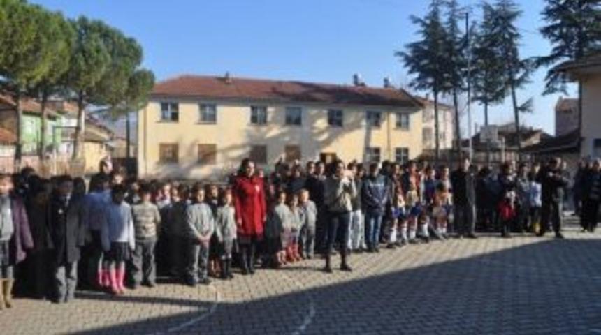 Dere Kenarına 2 Bin 250 Fidan Dikildi