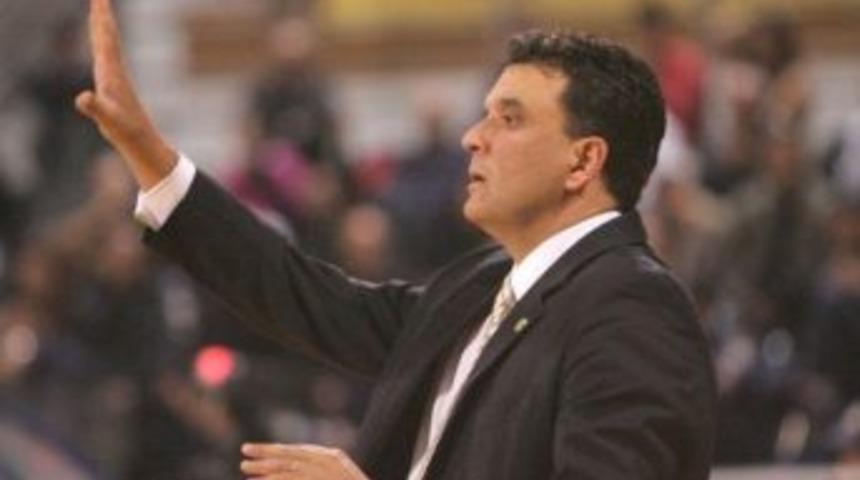 Anadolu Efes, Yunan Antren&ouml;r Aggelou İle S&ouml;zleşme İmzaladı