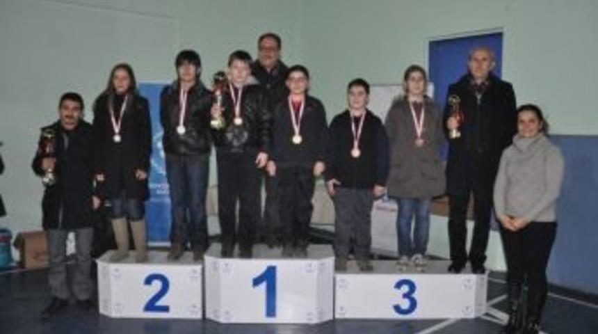 Satran&ccedil; Turnuvasına 200 Sporcu Katıldı