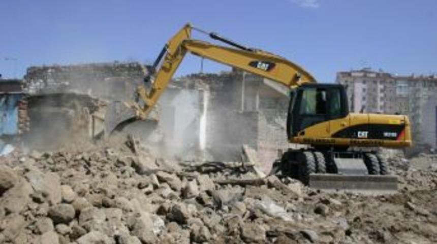 Metruk Binalar Yıkılıyor