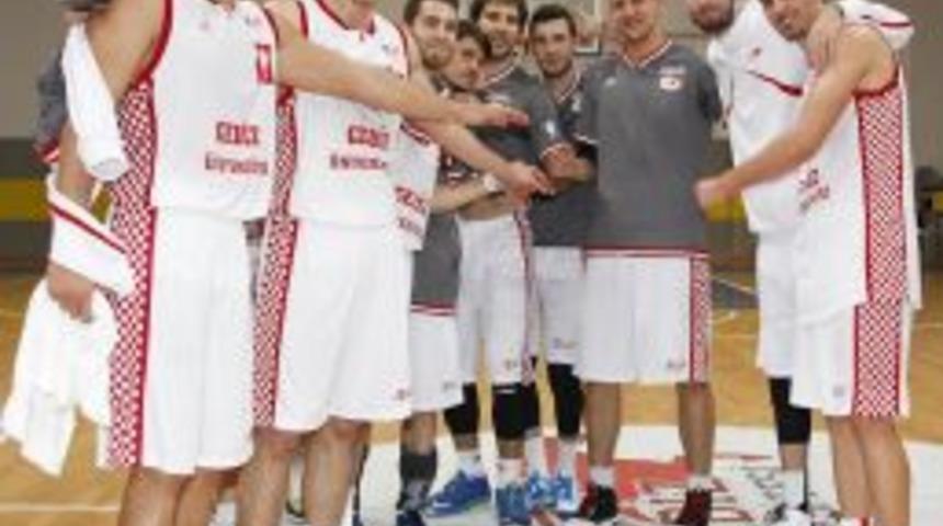 Gediz &Uuml;niversitesi, Galibiyeti Van&rsquo;a Hediye Etti