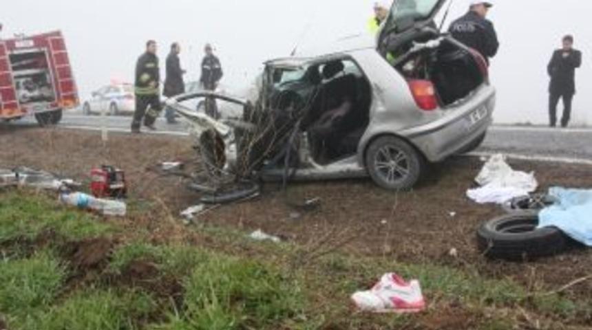 Otomobil İle Kamyon Kafa Kafaya &Ccedil;arpıştı: 5 Yaşındaki Kız &Ccedil;ocuğu &Ouml;ld&uuml;