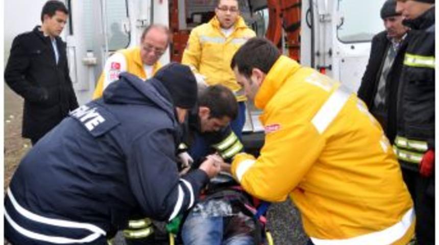 Tedavi I&ccedil;in Hastaneye G&ouml;t&uuml;r&uuml;len K&uuml;&ccedil;&uuml;k Kız Trafik Kazasında &Ouml;ld&uuml;