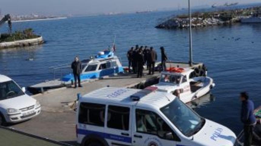 Denizde Kimliksiz Erkek Cesedi Bulundu