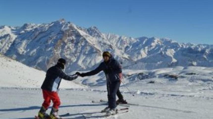 Hakkari&rsquo;de Kayak Heyecanı Başladı