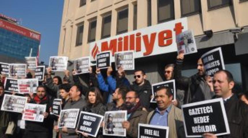 Ka&ccedil;ırılan Gazeteci I&ccedil;in Meslektaşlarından Destek