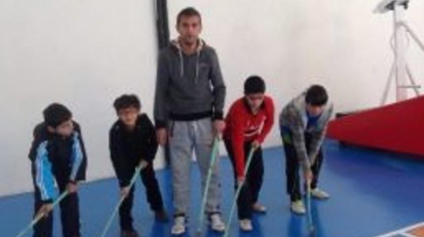 Hokey; Teorik Ve Pratik Olarak Anlatıldı