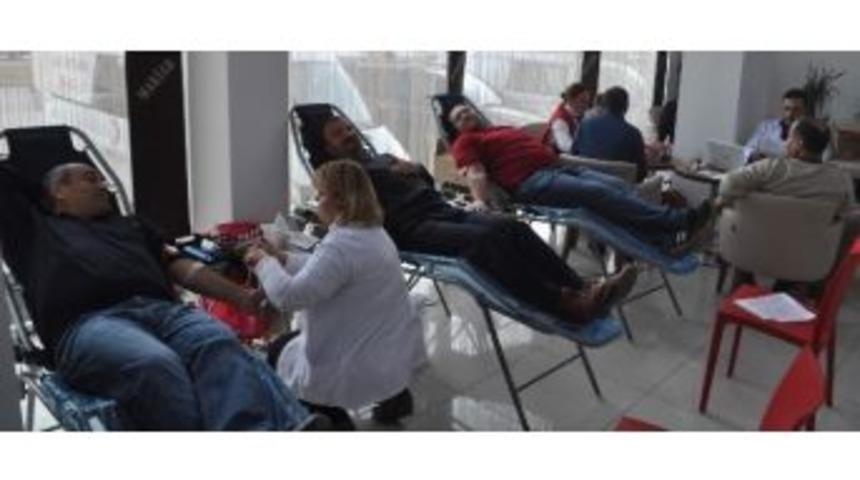 İş Adamları Kan Bağışladı