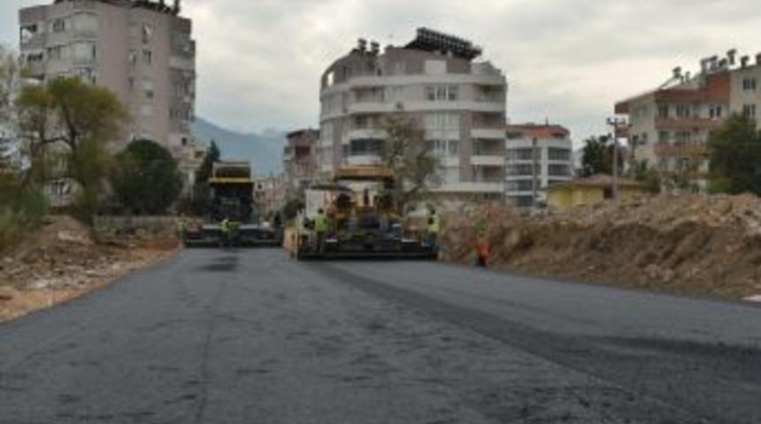 Konyaaltı&rsquo;nda Sıcak Asfalt &Ccedil;alışması Devam Ediyor