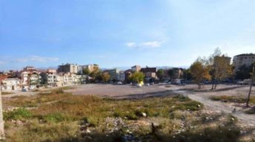 İzmit&rsquo;e Dev Otopark Ve Pazar Yeri Yapılacak