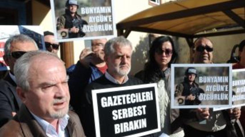 Ayg&uuml;n&rsquo;&uuml;n Serbest Bırakılması I&ccedil;in Meslektaşları Eylem Yaptı