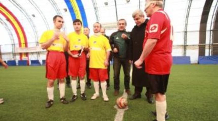 Başkan Karaosmanoğlu Spor Engel Tanımaz Turnuvasına Katıldı