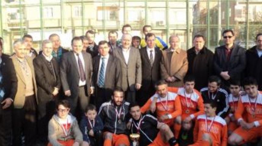 &Ccedil;ivili K&ouml;y&uuml; Derneği'nin Halı Saha Şampiyonu K&uuml;mp&uuml;ll&uuml;k Oldu