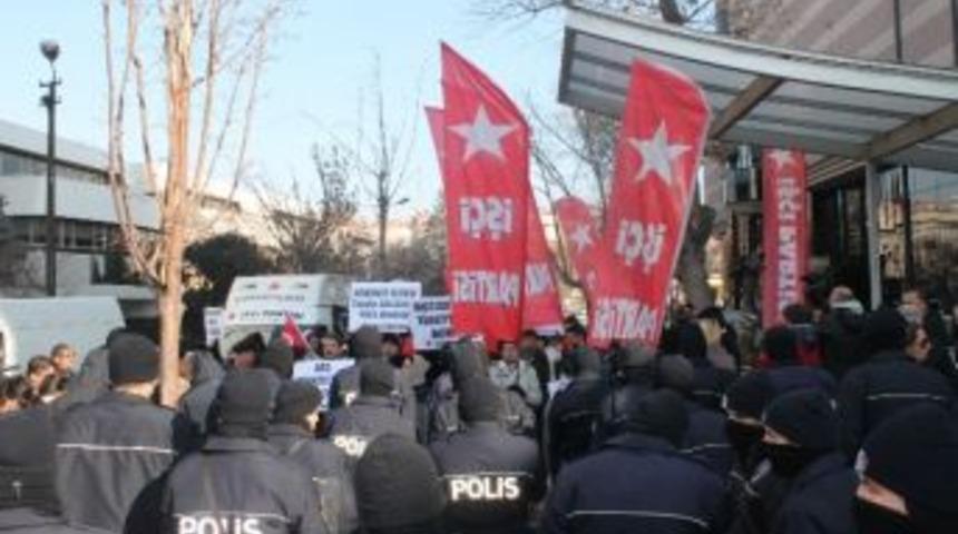 İş&ccedil;i Partisi Abd B&uuml;y&uuml;kel&ccedil;iliği &Ouml;n&uuml;ne Siyah &Ccedil;elenk Bıraktı