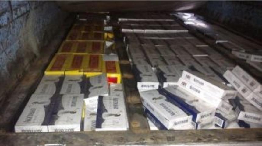 Oyuncaklar Arasında Ka&ccedil;ak Sigara &Ccedil;ıktı