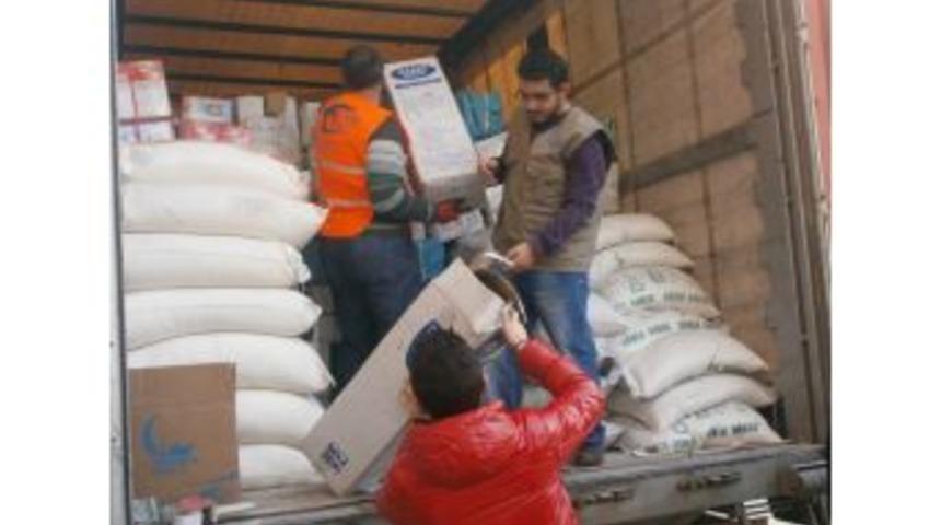 Kimse Yok Mu, Insani Yardımlarla Suriyeli M&uuml;ltecileri Yalnız Bırakmıyor