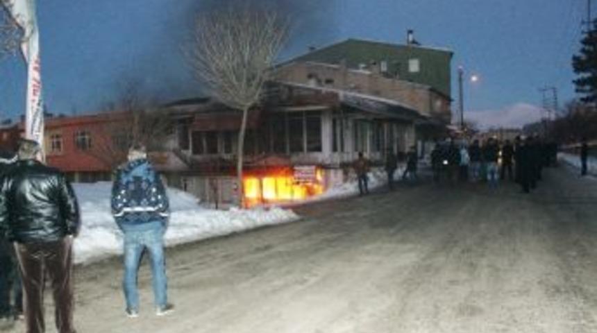 Ağır Kış Şartları Yangınlara M&uuml;dahalede Zor Anlar Yaşatıyor