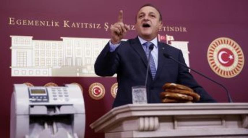 Para Sayma Makinesi Ile Toplantı Yapan Vural: Bu Fiili Bir Darbedir