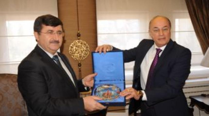 Rus Konsolostan Vali &Ouml;z'e Ziyaret