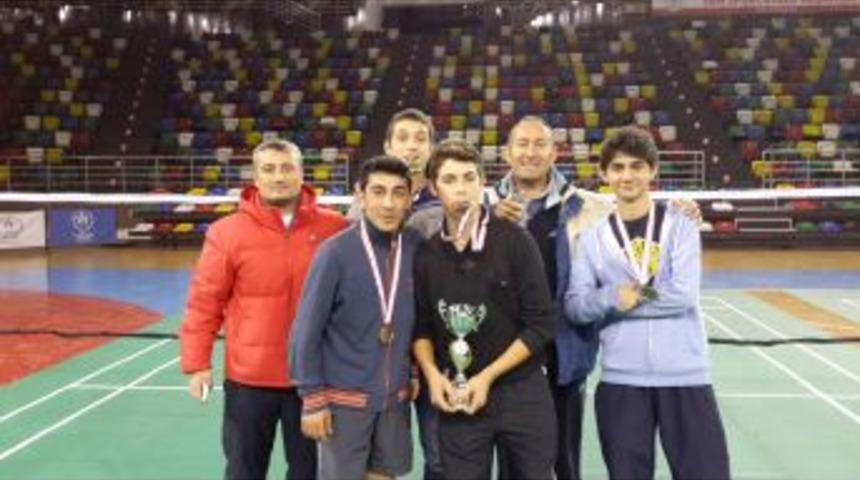 Bafra Anadolu Lisesi Badmintonda Il 2'ncisi Oldu