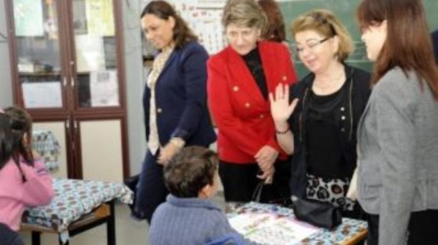 G&ouml;n&uuml;l El&ccedil;ilerinden Eğitime Destek