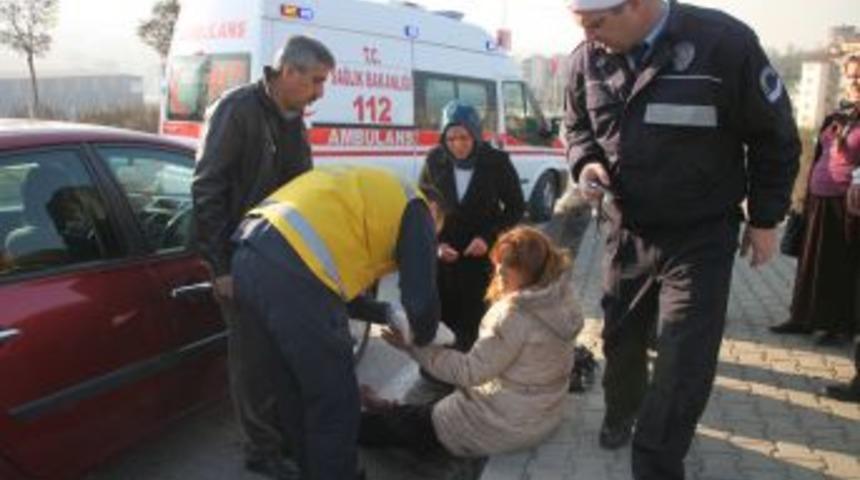 Motosiklet Otomobile &Ccedil;arptı, 3 Yaralı