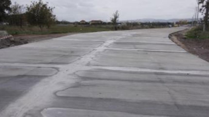 Kartepe'de Beton Yol &Ccedil;alışması Yapıldı