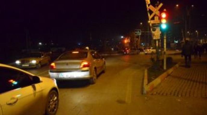 Trafik Işıkları S&uuml;r&uuml;c&uuml;leri Şaşkına &Ccedil;evirdi