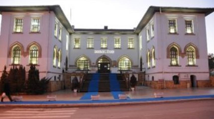 Merzifon Belediyesi'nde Halılar Turkuaz Mavisi Oldu