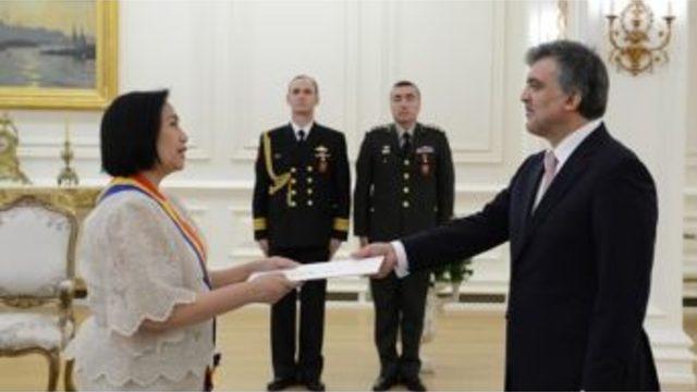 Filipinler Cumhuriyeti Büyükelçisi Sanchez, Cumhurbaşkanı Gül'e Güven Mektubu Sundu