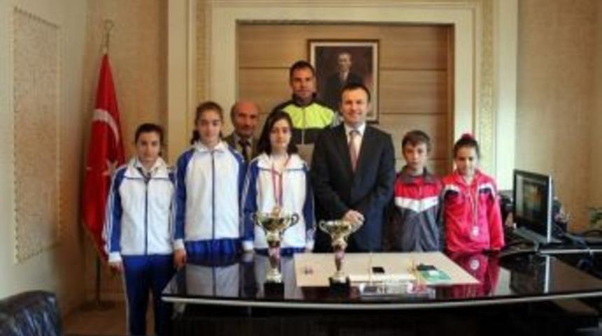 Yıldızeli Atat&uuml;rk Ortaokulu Krosta Rakiplerine Fark Attı