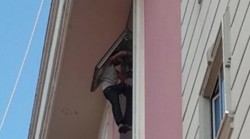 İşsiz Genci İntihardan Polisler Kurtardı