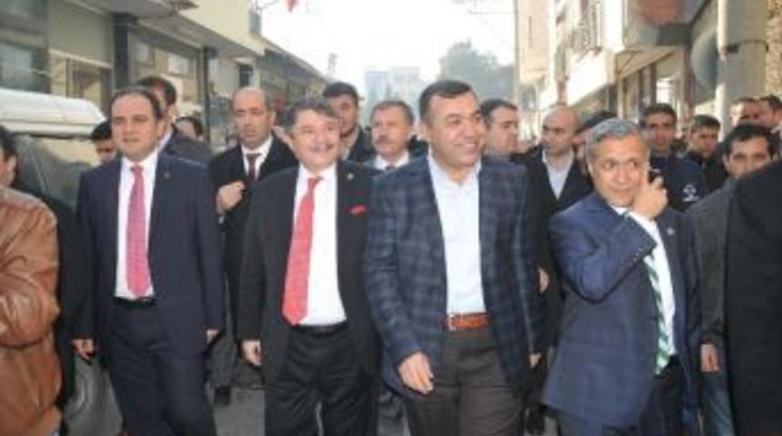 Ak Parti Manisa B&uuml;y&uuml;kşehir Adayı Tanrıverdi, Turgutlu İle Kucaklaştı