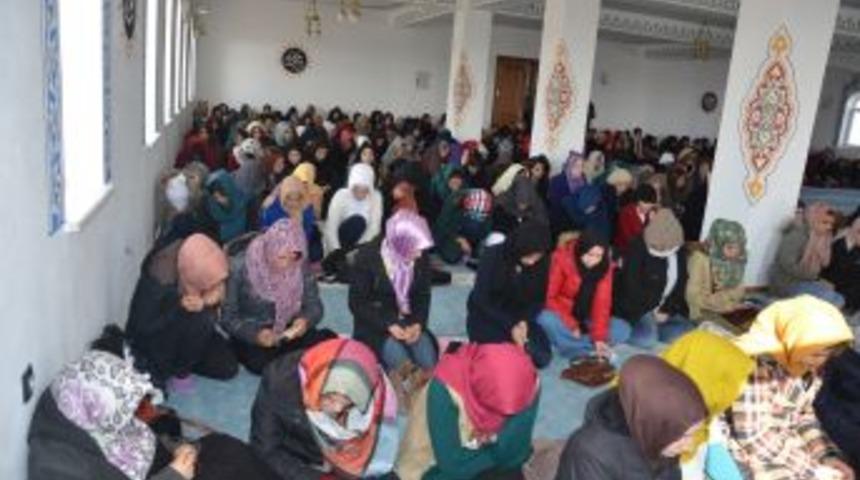 Hayatını Kaybeden &Ouml;ğrenciler Dualarla Anıldı