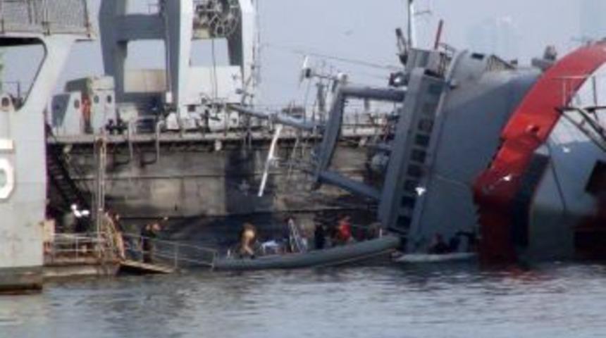 Asker&icirc; Tersanede R&ouml;mork&ouml;r Yan Yattı: 3 &Ouml;l&uuml;, 7 Kayıp